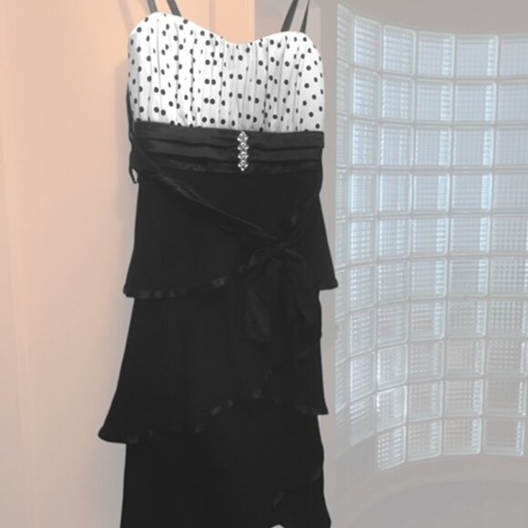 Girl's DEB Brand Formal Dress - Picture 1 of 9
